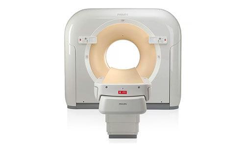 CT Scanner Ansicht von vorne im Einsatz der Radiologie in Föhren